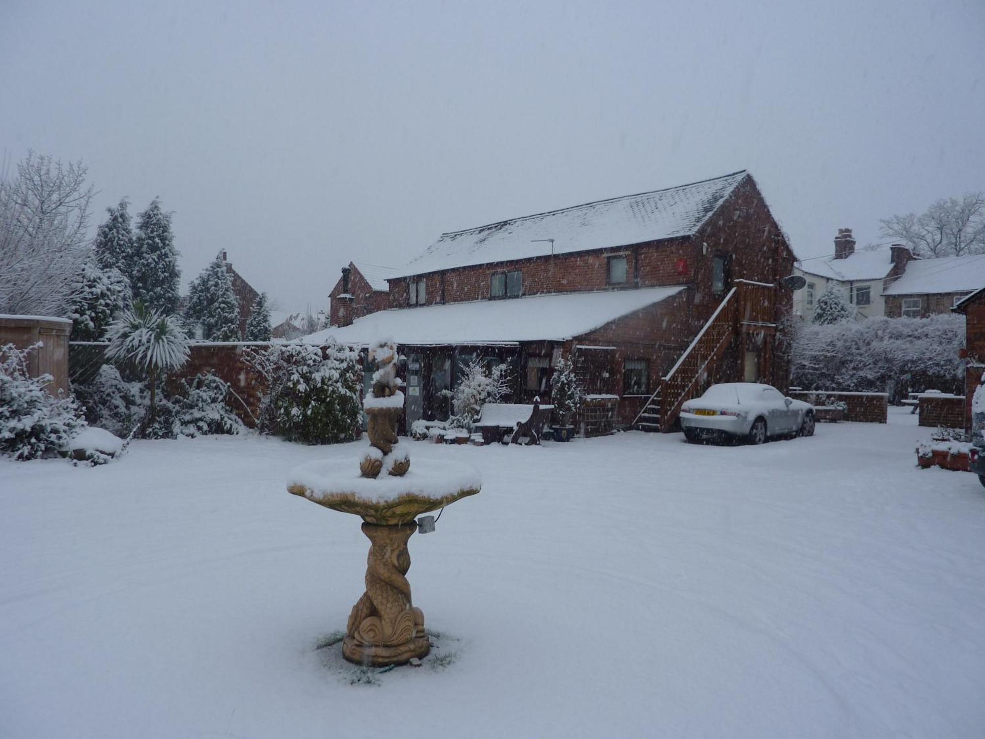 Rolandscroft Guest House พอนทีแฟรกต์ ภายนอก รูปภาพ