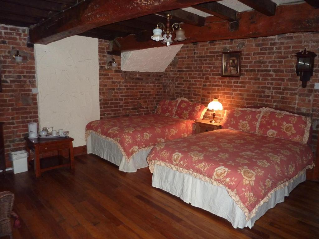 Rolandscroft Guest House พอนทีแฟรกต์ ภายนอก รูปภาพ