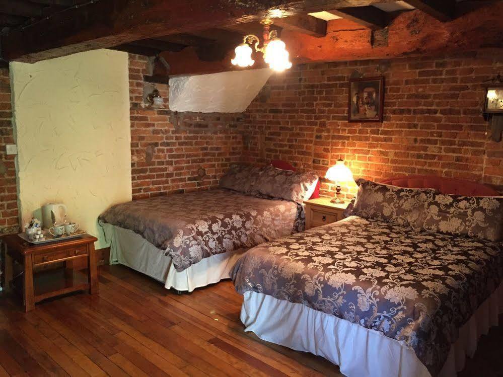 Rolandscroft Guest House พอนทีแฟรกต์ ภายนอก รูปภาพ