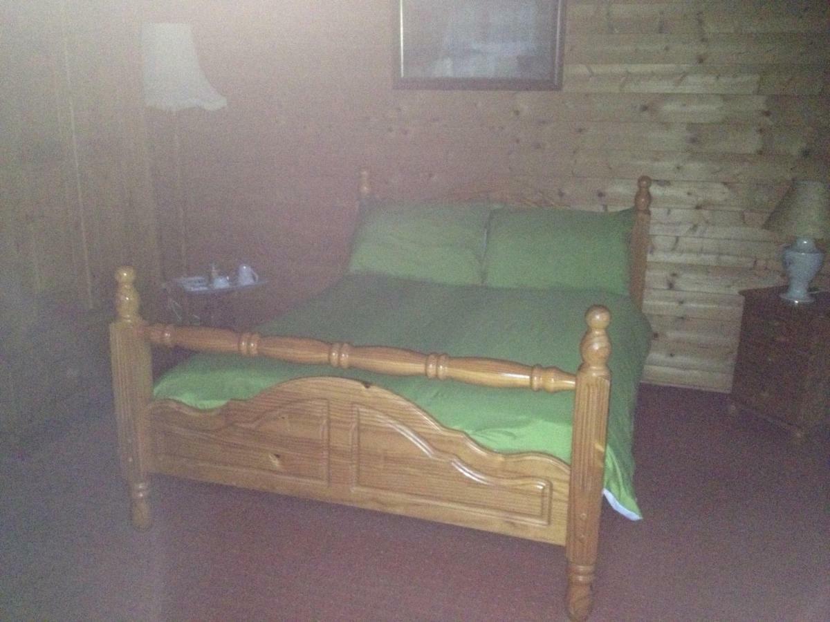 Rolandscroft Guest House พอนทีแฟรกต์ ภายนอก รูปภาพ